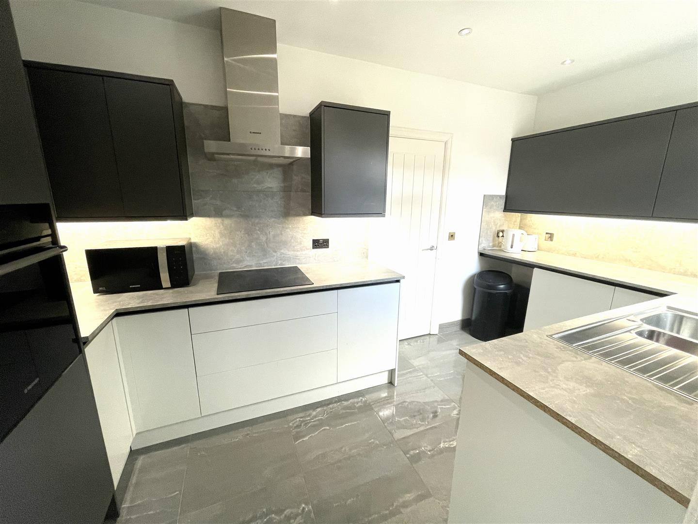 Brynllwchwr Road, Loughor, Swansea, SA4 6SQ